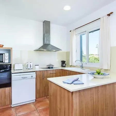 Sleeps 7 Pool Air Con Wifi Villa
