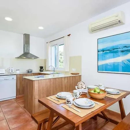 Villa Sleeps 7 Pool Air Con Wifi